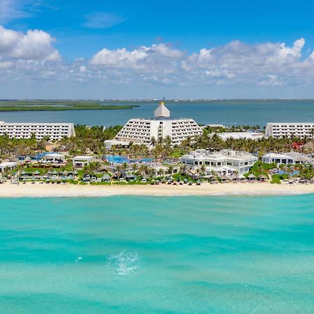 The Pyramid Cancun By Oasis Exteriör bild Aerial view of the resort