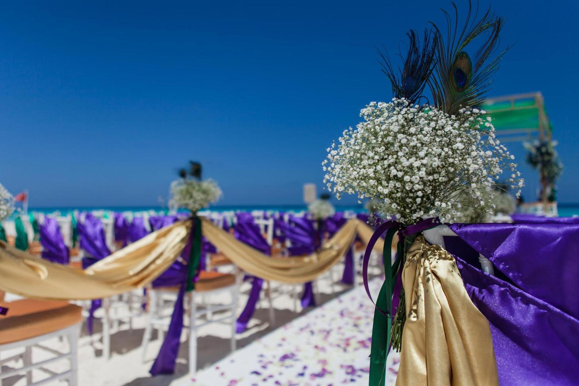 The Pyramid Cancun By Oasis Exteriör bild A beach wedding