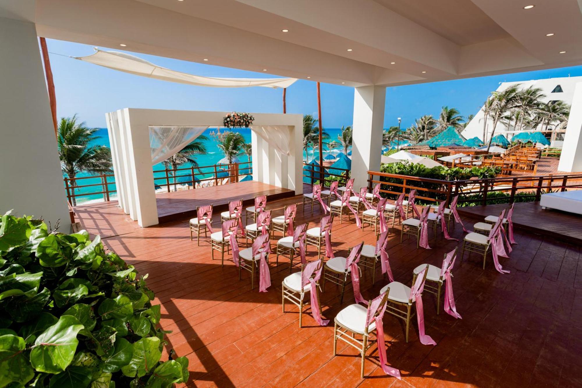 The Pyramid Cancun By Oasis Exteriör bild Wedding Chapel at the Grand at Moon Palace