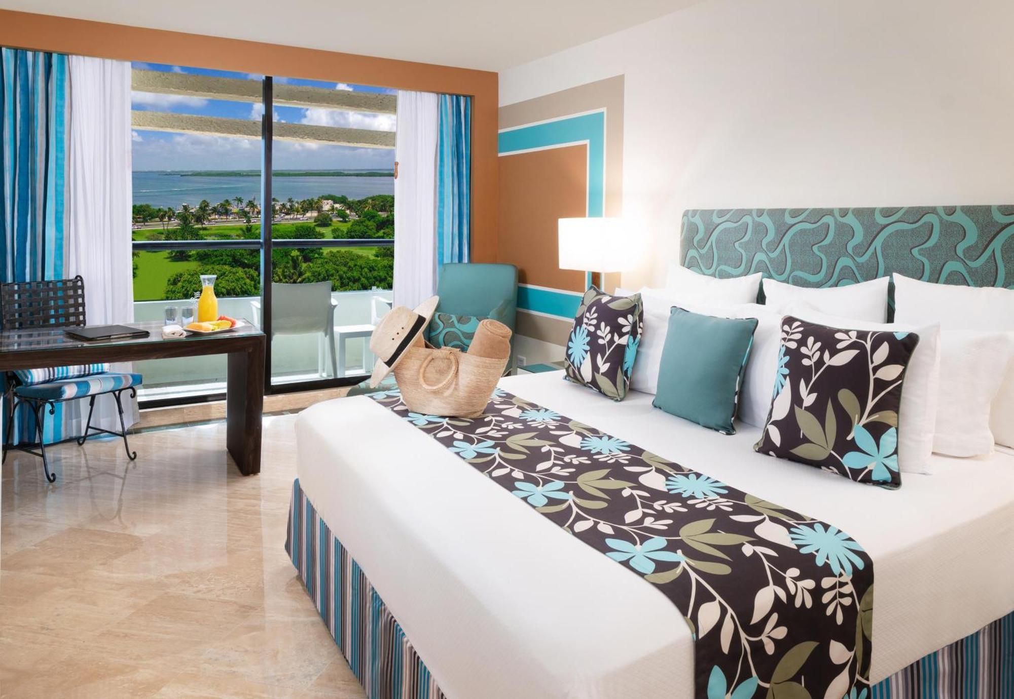 The Pyramid Cancun By Oasis Exteriör bild Junior Suite