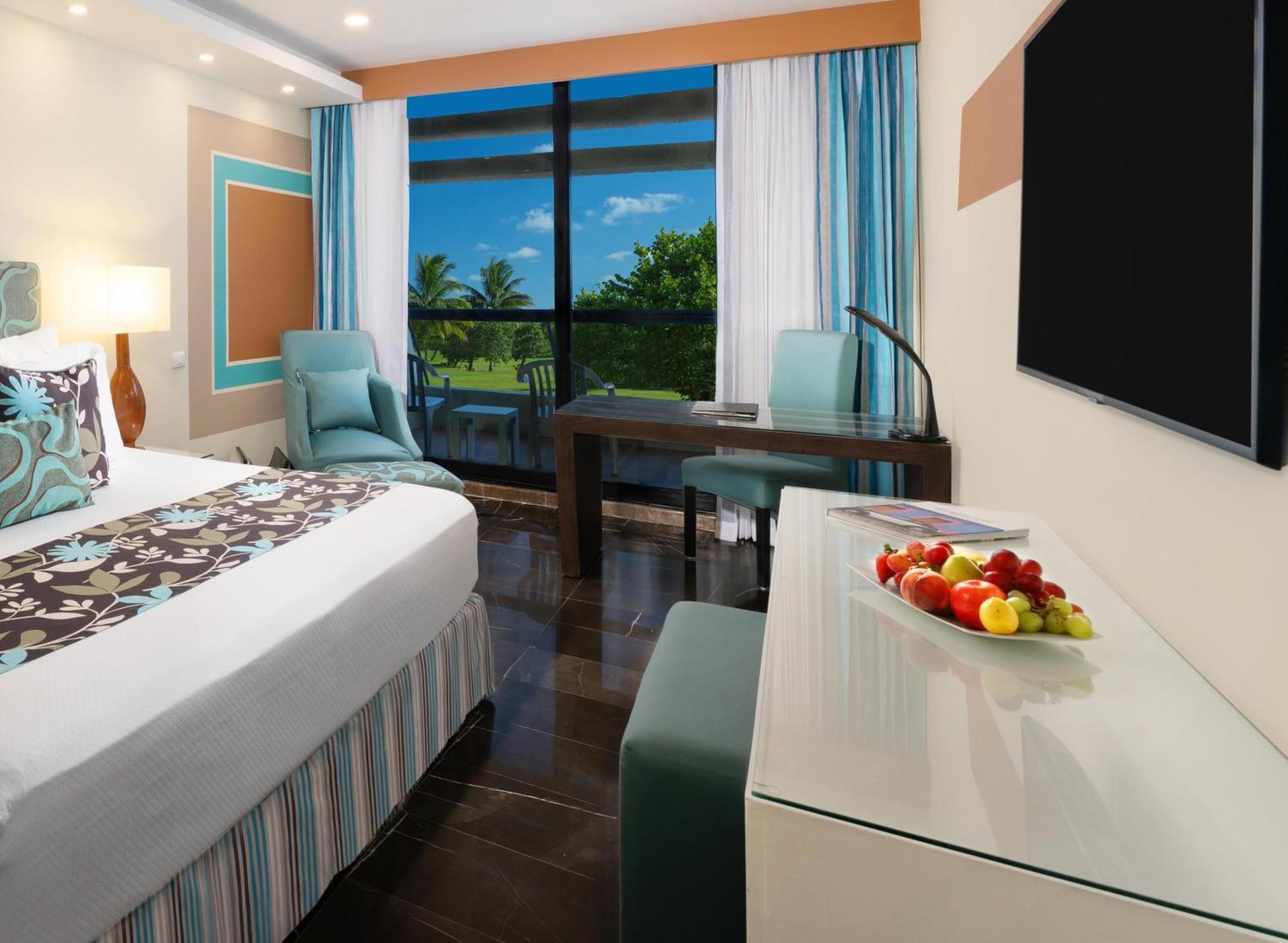 The Pyramid Cancun By Oasis Exteriör bild A room at the Hard Rock Hotel