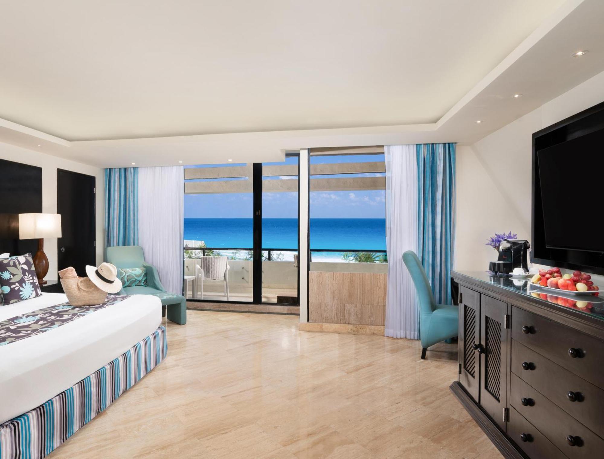 The Pyramid Cancun By Oasis Exteriör bild Oceanfront Junior Suite