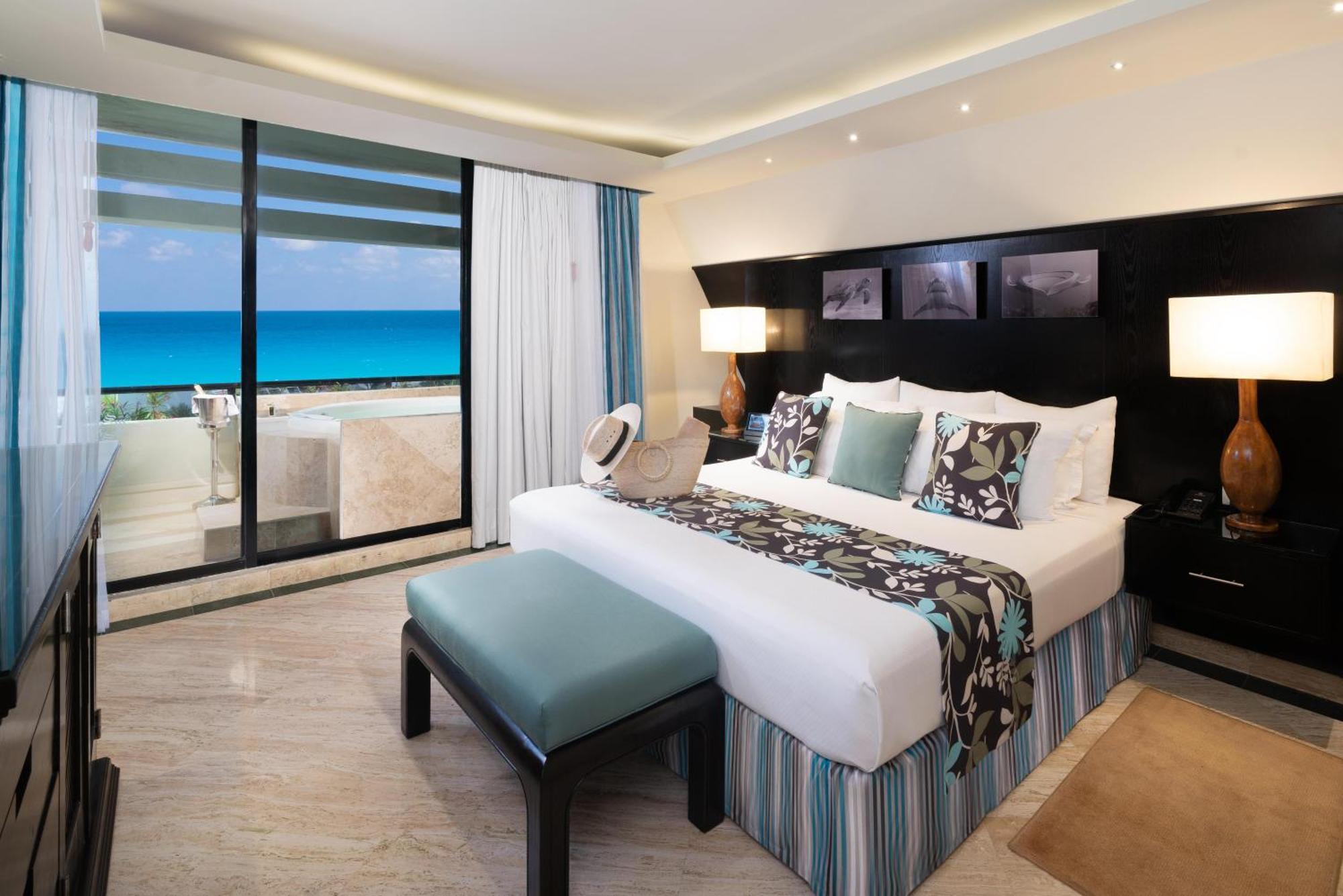 The Pyramid Cancun By Oasis Exteriör bild A bedroom at the Hard Rock Hotel