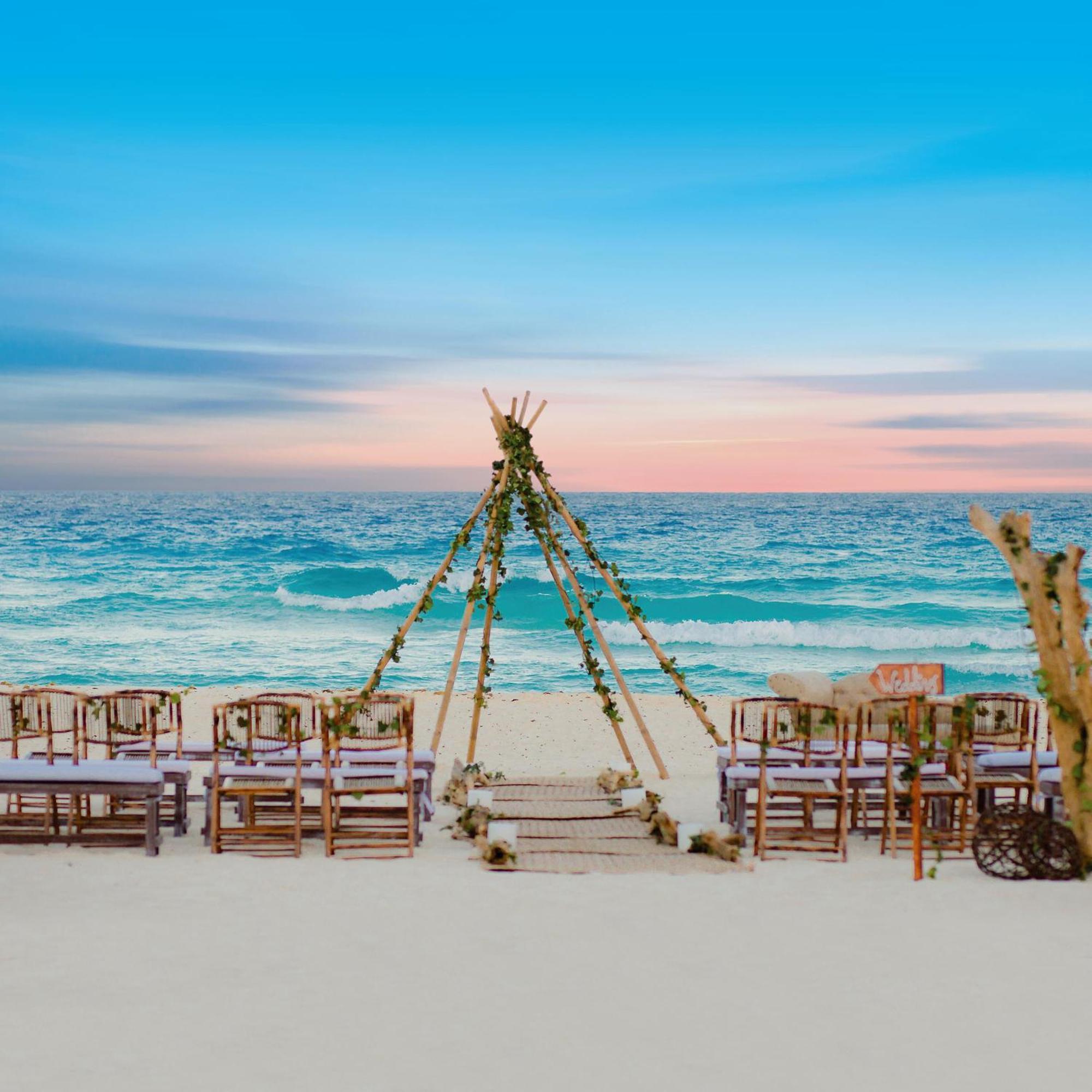 The Pyramid Cancun By Oasis Exteriör bild Beach wedding