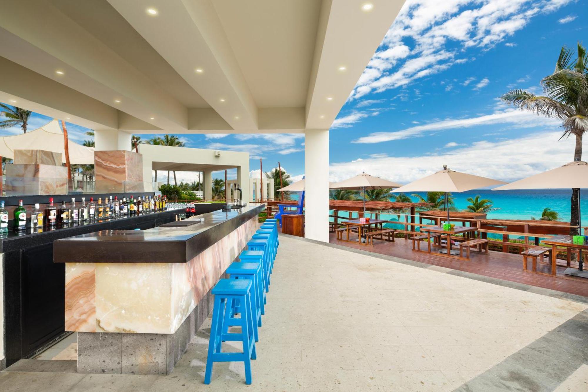 The Pyramid Cancun By Oasis Exteriör bild The Beach Club at the Grand at Moon Palace