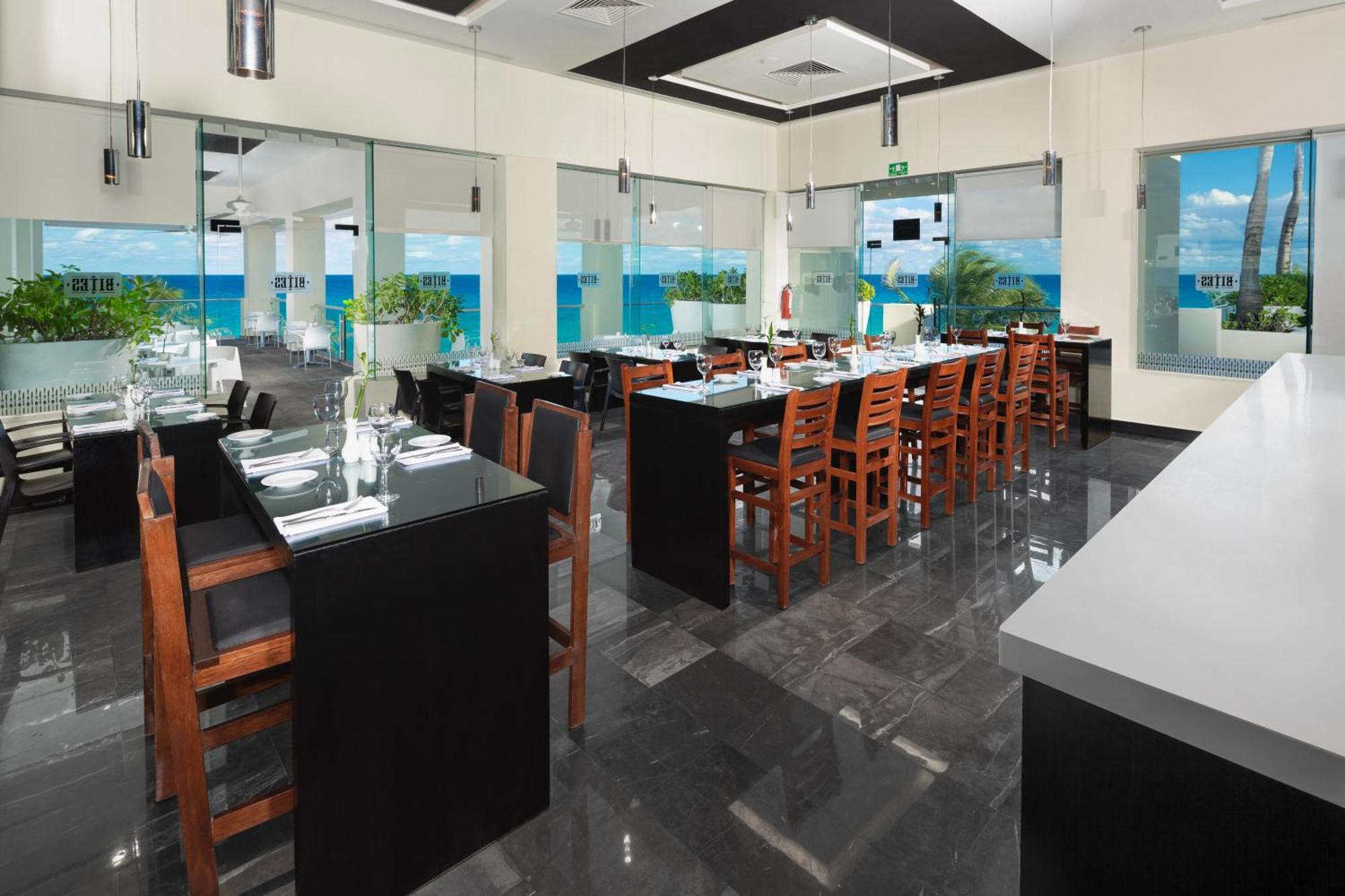 The Pyramid Cancun By Oasis Exteriör bild Restaurant