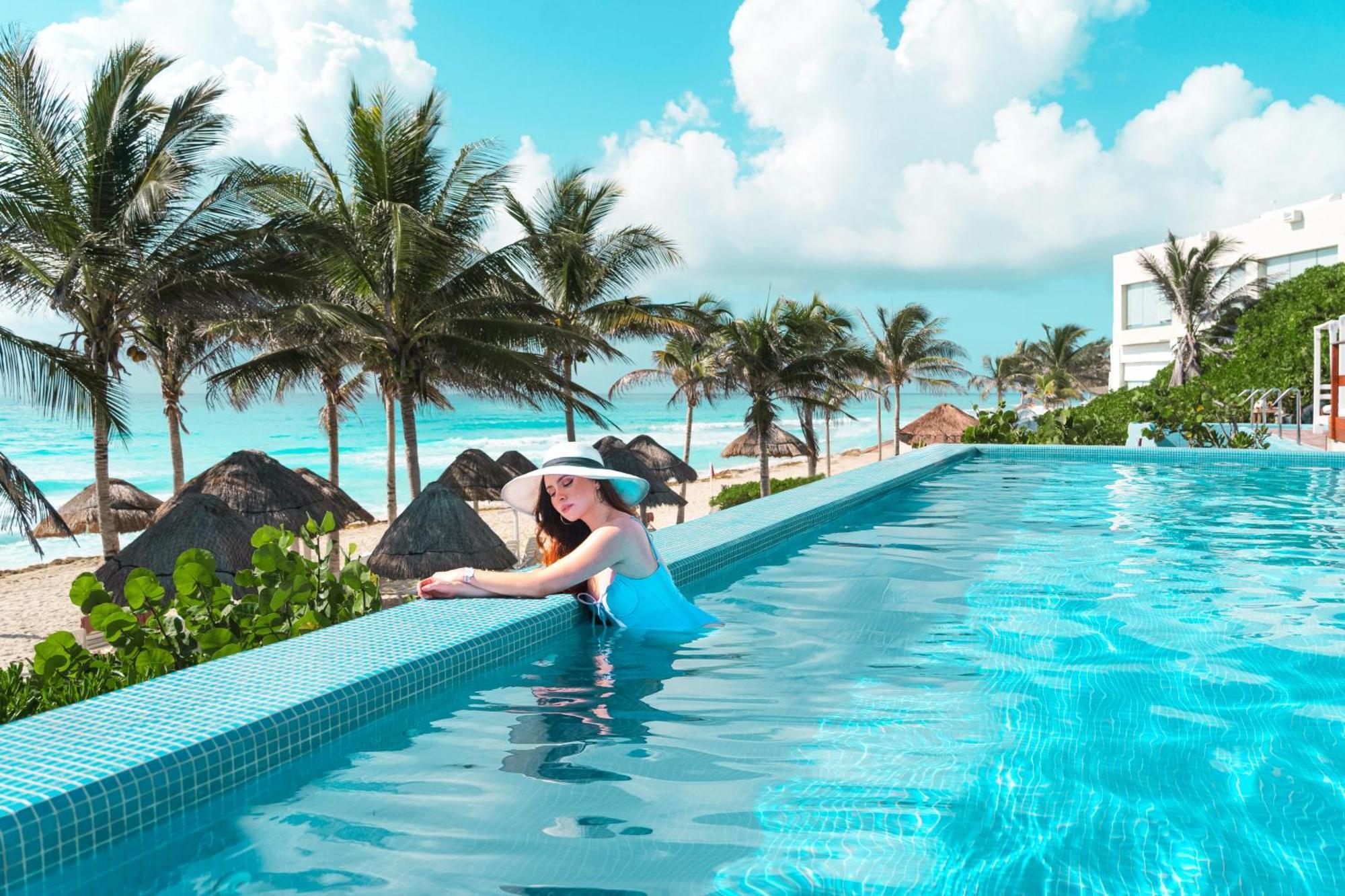 The Pyramid Cancun By Oasis Exteriör bild Infinity pool at the Grand at Moon Palace, Cancun, Mexico